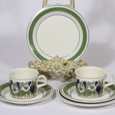 Arabia Krokus kahvikupit ja lautaset, vihreä, 2 kpl, suunnittelija Esteri Tomula, serikuva