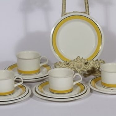 Arabia Faenza kahvikupit ja lautaset, keltainen, 4 kpl, suunnittelija Inkeri Seppälä, raitakoriste