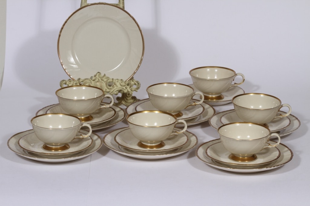 Arabia Kultakoriste kahvikupit ja lautaset, kullattu, 7 kpl, suunnittelija , kullattu