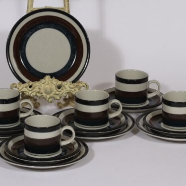 Arabia Kaira kahvikupit ja lautaset, 5 kpl, suunnittelija Anja Jaatinen, raitakoriste