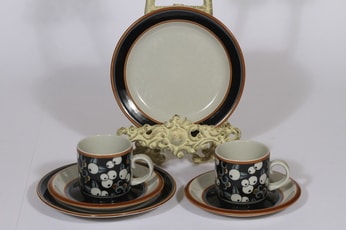 Arabia Taika kahvikupit ja lautaset, 2 kpl, suunnittelija Inkeri Seppälä, erikoiskoriste, retro