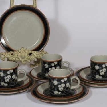 Arabia Taika kahvikupit ja lautaset, 4 kpl, suunnittelija Inkeri Seppälä, erikoiskoriste, retro