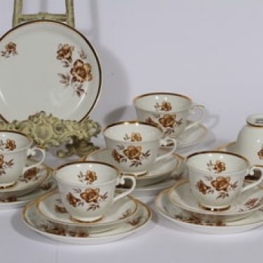 Arabia Myrna kahvikupit ja lautaset, 6 kpl, suunnittelija Olga Osol, serikuva, kukka-aihe