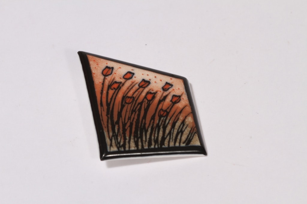 Arabia pin, designer Heljä Liukko-Sundström, small, silk screening, signed