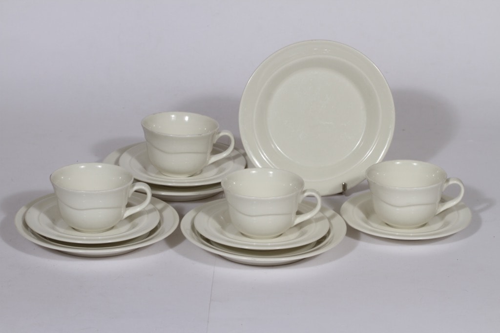 Arabia Tuuli kahvikupit ja lautaset, valkoinen, 4 kpl, suunnittelija Heljä Liukko-Sundström,