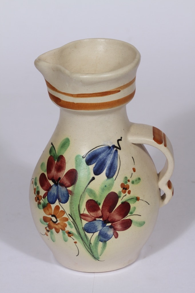 Kupittaan savi jug, hand-painted, designer Eva Suija, signed, flower decoration