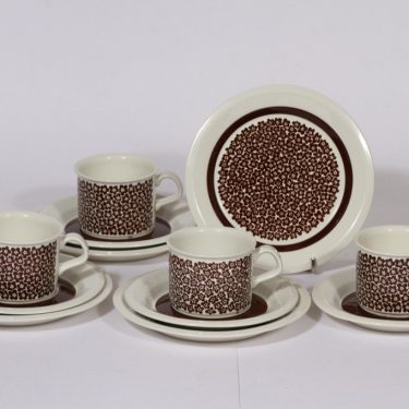 Arabia Faenza kahvikupit ja lautaset, ruskea, 4 kpl, suunnittelija Inkeri Seppälä, serikuva
