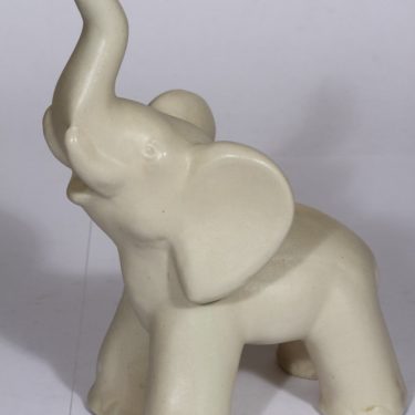 Kupittaan savi 359 III eläinfiguuri, norsu, suunnittelija Kerttu Suvanto-Vaajakallio, norsu, suuri