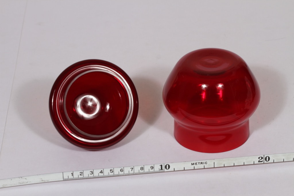 Riihimäen lasi Pomona rasia, rubiininpunainen, suunnittelija Helena Tynell, kuva 3