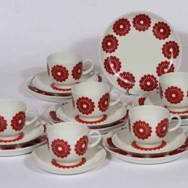 Arabia KM kahvikupit ja lautaset, 6 kpl, suunnittelija , serikuva, punainen, retro