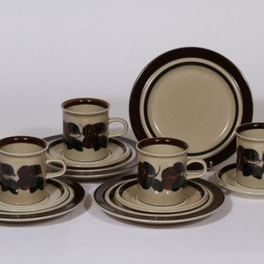 Arabia Ruija kahvikupit ja leivoslautaset, käsinmaalattu, 4 kpl, suunnittelija , käsinmaalattu