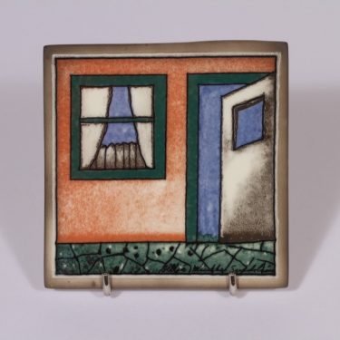 Arabia koristelaatta, Iloa Asumiseen, suunnittelija Heljä Liukko-Sundström, Iloa Asumiseen, pieni, serikuva