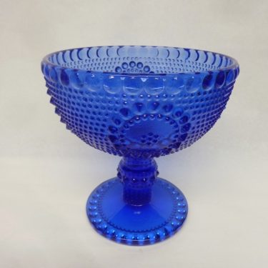 Riihimäen lasi Grapponia bowl, blue, designer Nanny Still, on foot