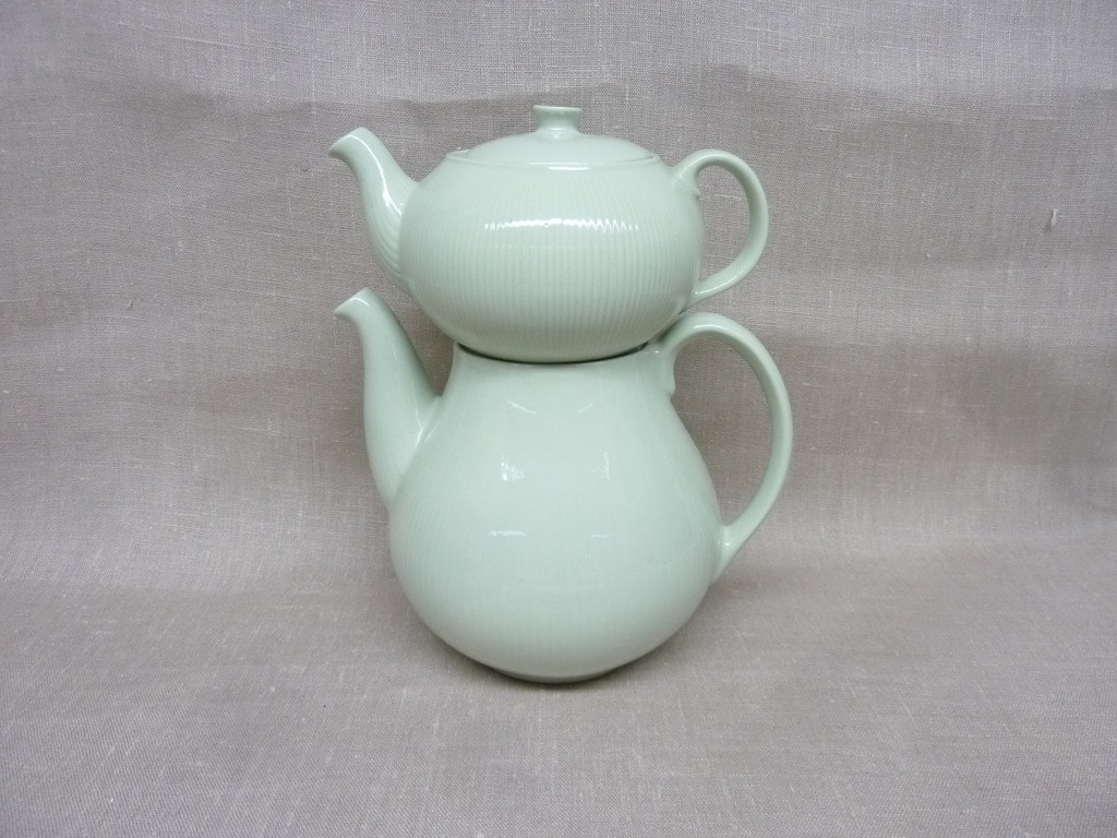 Arabia Sointu teekannu, vaaleanvihreä, suunnittelija , kaksiosainen, harvinainen