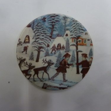 Arabia decorative plate, Sukupolven Vaihdos, designer Andreas Alariesto, small, Lapland theme, naive