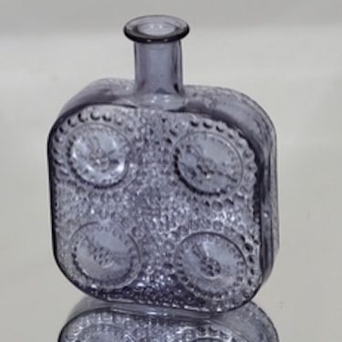Riihimäen lasi Grapponia decorative bottle, designer Nanny Still, neodymium