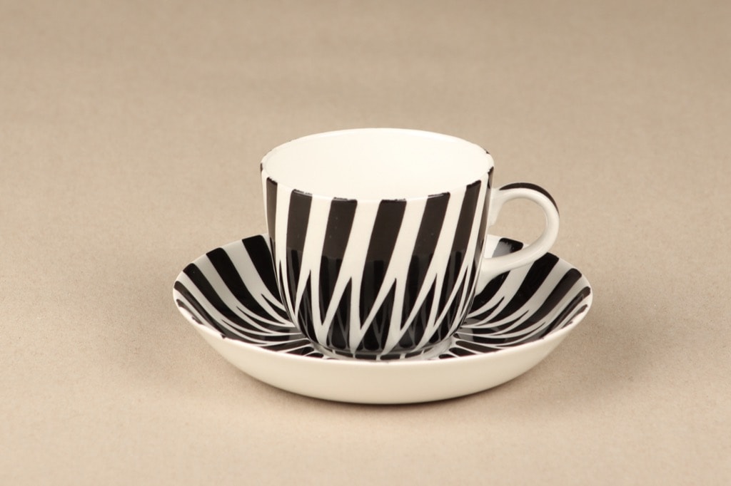 Arabia Toini kahvikuppi, mustavalkoinen, suunnittelija Toini Muona, käsinmaalattu