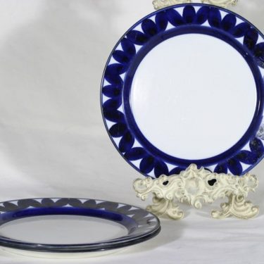 Arabia Sotka dinner plates, 3 pcs, diameter Raija Uosikkinen, hand-painted