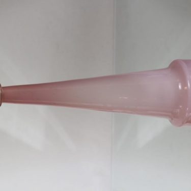 Riihimäen lasi Tzarina karahvi, vaaleanpunainen, suunnittelija Nanny Still, suuri