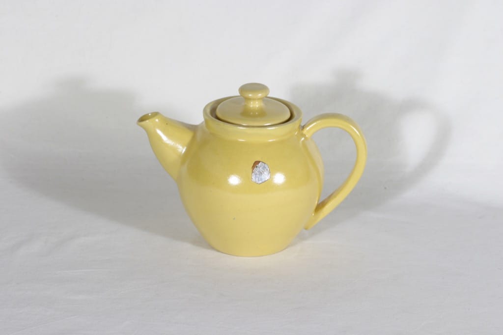 Kupittaan savi tea pot, yellow, without decoration