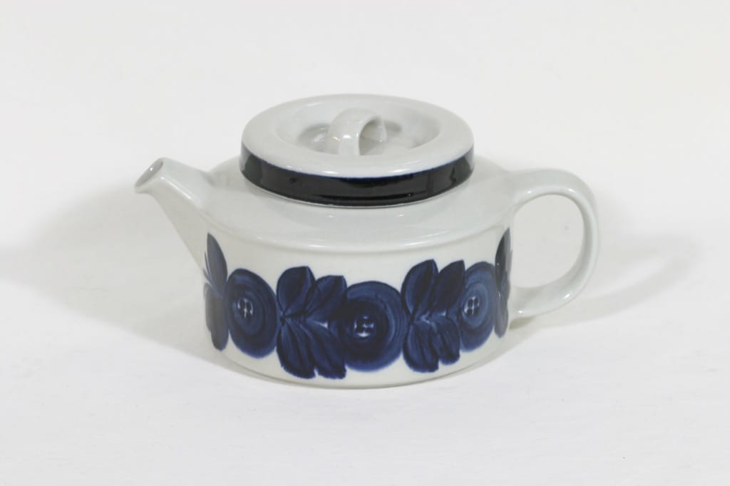 Arabia Anemone teekannu, 1.33 l, suunnittelija Ulla Procope, 1.33 l, käsinmaalattu, signeerattu