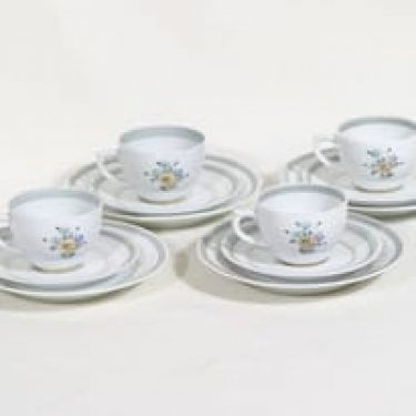 Arabia ML kahvikupit ja lautaset, kukkakuvio, 4 kpl, suunnittelija Greta-Lisa Jäderholm-Snellman, kukkakuvio, käsinmaalattu