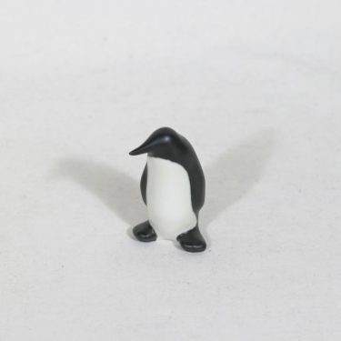 Arabia figuuri, pingviini, suunnittelija Raili Eerola, pingviini, pieni, käsinmaalattu