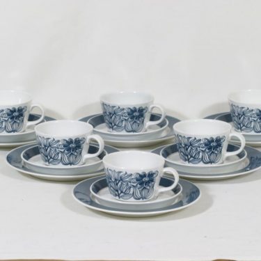 Arabia Keto kahvikupit ja lautaset, 6 kpl, suunnittelija Esteri Tomula, raitakoriste, serikuva