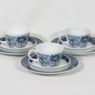 Arabia Keto kahvikupit ja lautaset, 3 kpl, suunnittelija Esteri Tomula, raitakoriste, serikuva