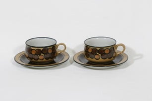Arabia Kalevala teekupit, käsinmaalattu, 2 kpl, suunnittelija Anja Jaatinen-Winquist, käsinmaalattu, signeerattu, retro