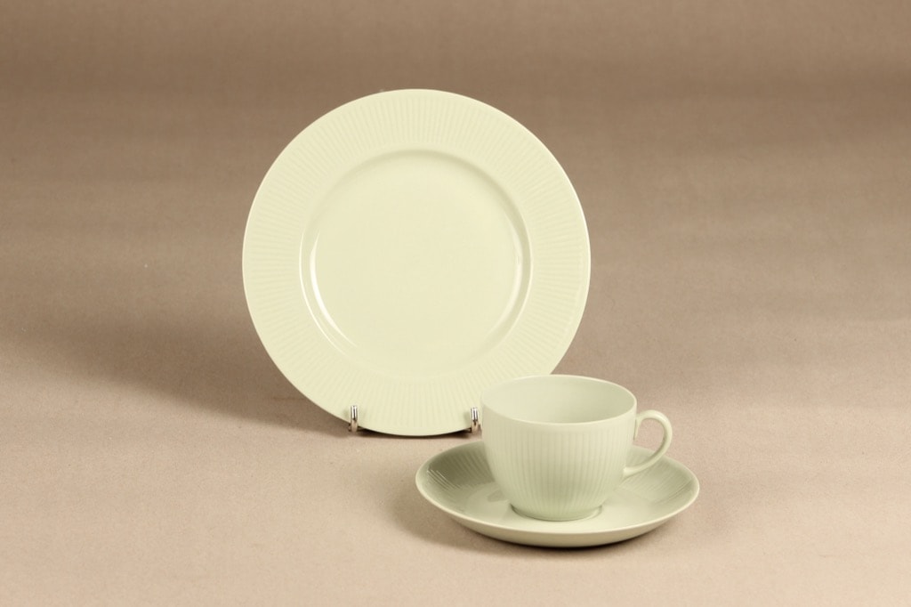 Arabia Sointu coffee cup, saucer and plate, green, Kaj Franck