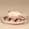 Arabia Koralli teekuppi+lautaset, käsinmaalattu, suunnittelija Raija Uosikkinen,  kuva 2