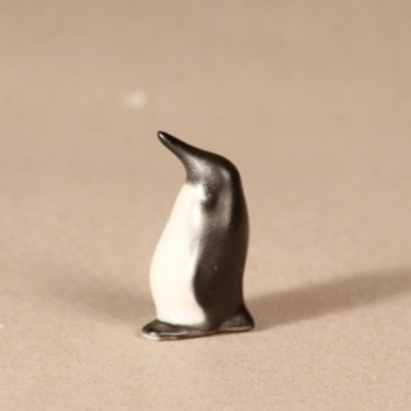 Arabia figuuri Pingviini, käsinmaalattu, suunnittelija Raili Eerola,