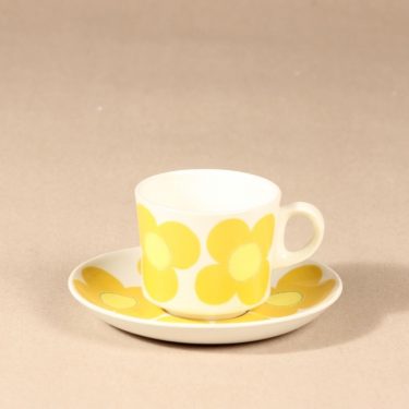 Arabia Aurinko kahvikuppi, keltainen, suunnittelija Esteri Tomula, serikuva