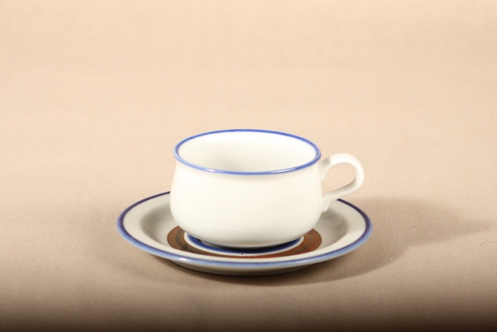 Arabia Wellamo tea cup, hand-painted, Peter Winquist