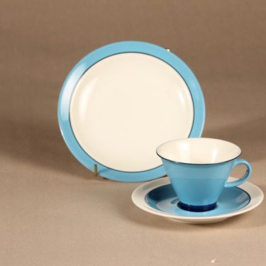 Arabia Harlekin Turkos kahvikuppi ja lautaset, turkoosi, suunnittelija Inkeri Leivo, moderni
