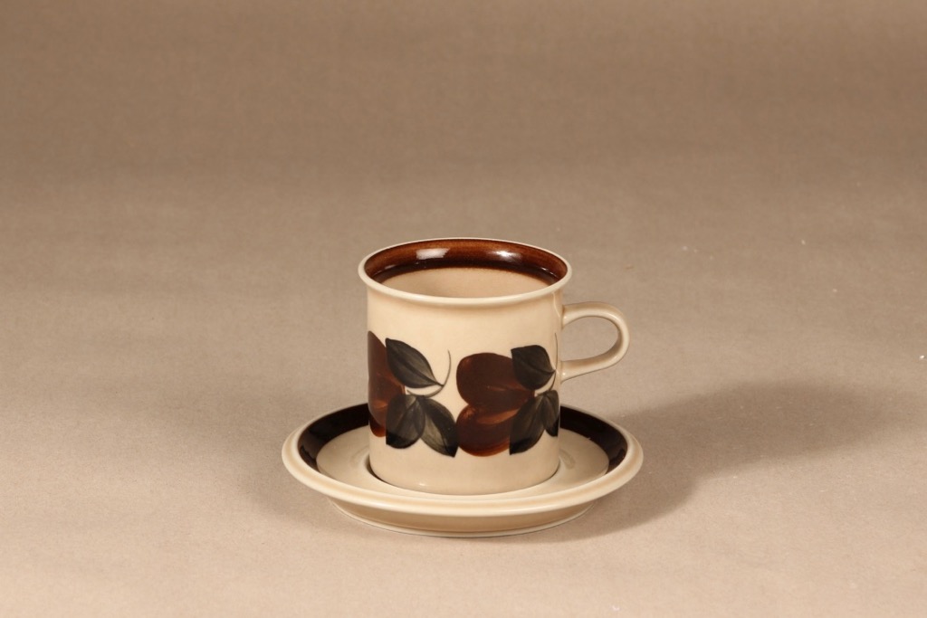 Arabia Ruija kahvikuppi, ruskea, suunnittelija Raija Uosikkinen, käsinmaalattu