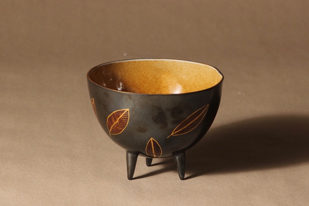 Arabia Pro Arte bowl with foot designer Inkeri Leivo