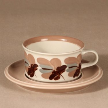 Arabia Koralli teekuppi, käsinmaalattu, suunnittelija Raija Uosikkinen, käsinmaalattu, käsinmaalattu, kukka-aihe