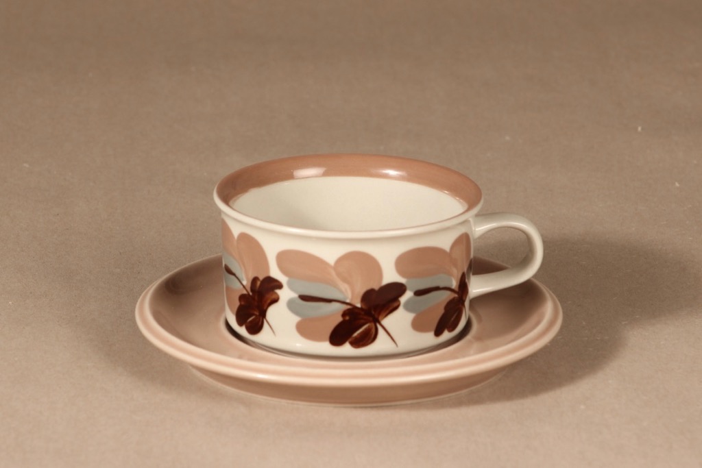 Arabia Koralli tea cup, hand-painted designer Raija Uosikkinen