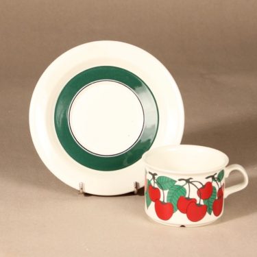 Arabia Kirsikka teekuppi, punainen, vihreä, suunnittelija Inkeri Seppälä, serikuva kuva 2