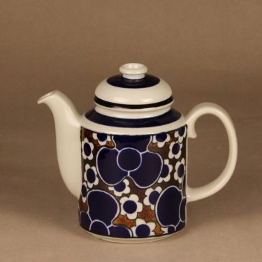 Arabia Saara coffee pot designer Anja Jaatinen-Winquist