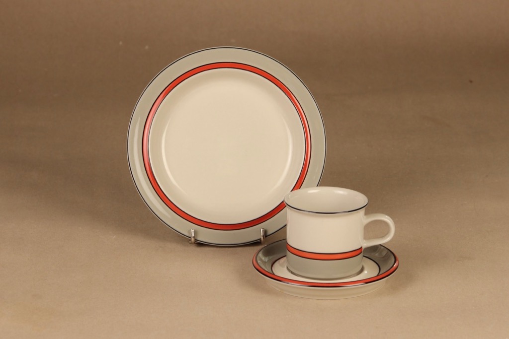 Arabia Aslak coffee cup, saucer and demitasse designer Inkeri Leivo