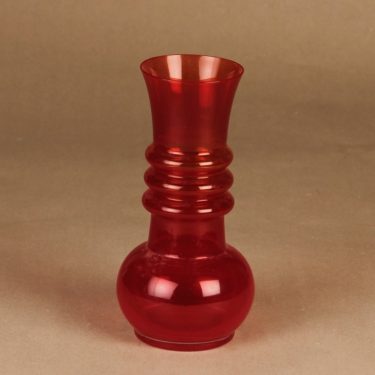 Riihimäen lasi Kielo maljakko, rubiininpunainen, suunnittelija Tamara Aladin,