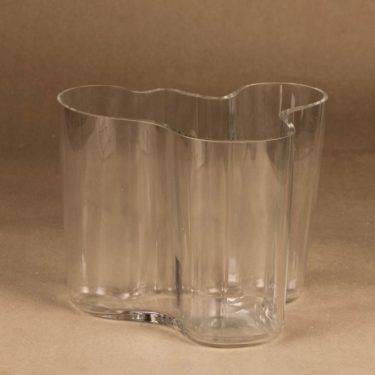 Iittala Savoy vase, clear designer Alvar Aalto