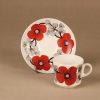 Arabia Isokukka kahvikuppi ja lautaset, punainen, suunnittelija Esteri Tomula, kukka, retro kuva 3