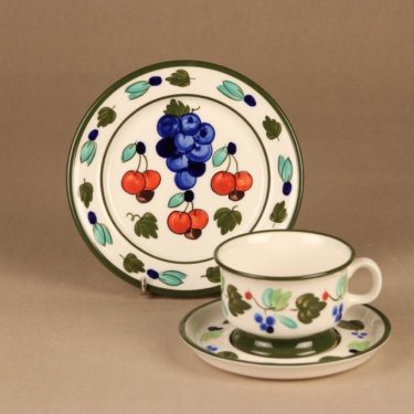 Arabia Palermo teekuppi ja lautaset, käsinmaalattu, suunnittelija Dorrit von Fieandt, käsinmaalattu, signeerattu