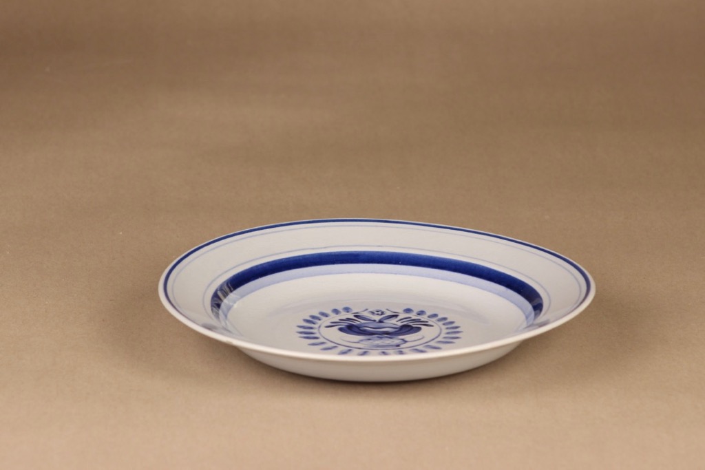 Arabia Blue Rose lautanen, syvä 21.7 cm, suunnittelija Svea Granlund, syvä 21.7 cm, käsinmaalattu,kukka-aihe