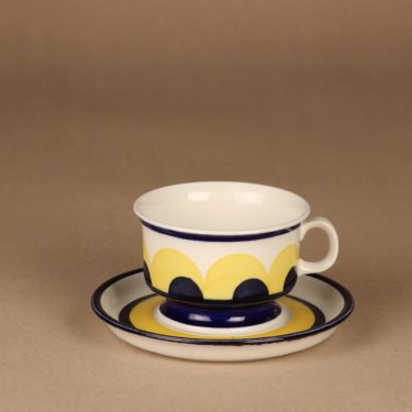 Arabia Paju teekuppi, käsinmaalattu, suunnittelija Anja Jaatinen-Winquist, käsinmaalattu, signeerattu