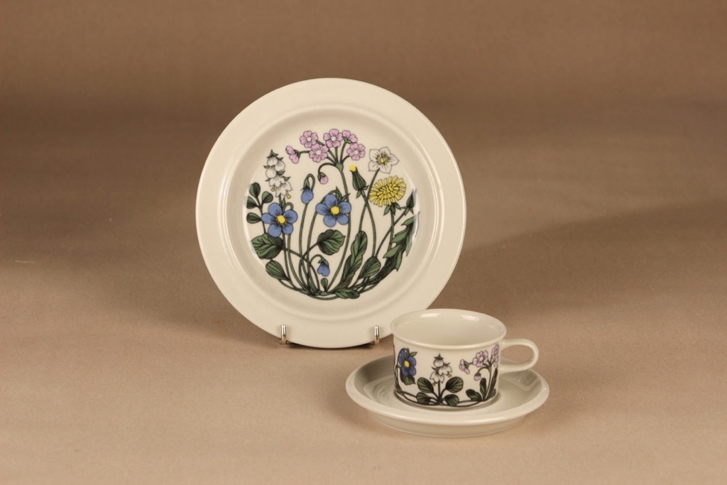 Arabia Flora coffee cup and plates designer Esteri Tomula
